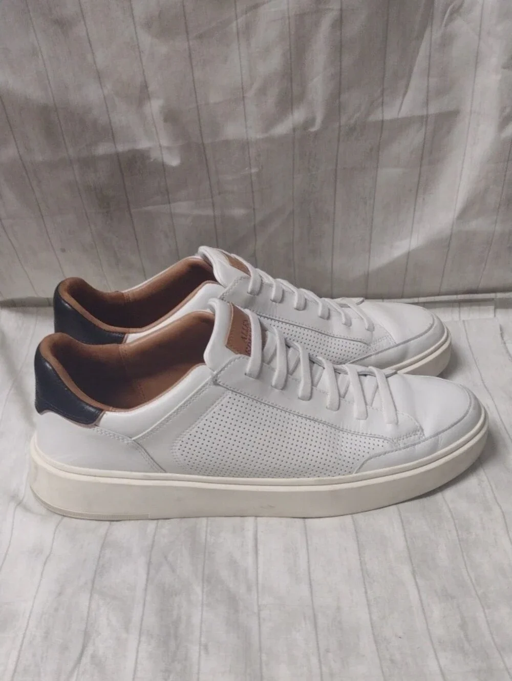 Allen Edmonds White Leather Sneakers (J1308)